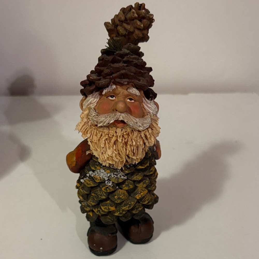 🎄 Vintage Pinecone Santa Gnome Figurine – Rustic German Holiday Decor (6.5”)